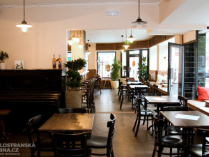 Kavárna, kde se spojuje zdravý svět s handicapovaným