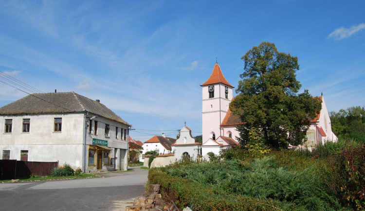 Kolem Bílska vyrostly nové aleje