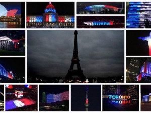 Svět se zahaluje ze solidarity do barev francouzské trikolory