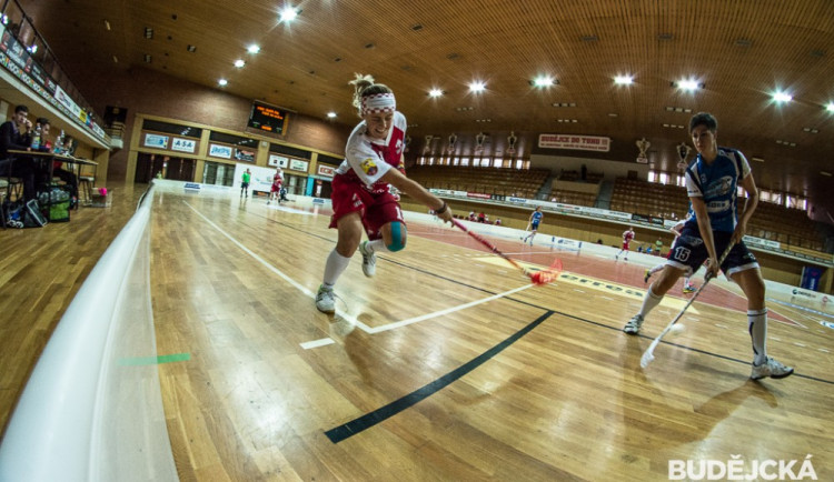 Štíři poprvé zvítězili na hřišti soupeře, ženám se doma nedařilo