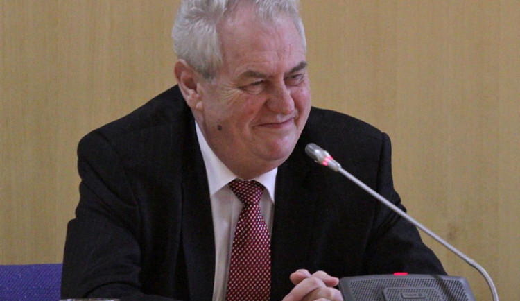 Zeman: Nebezpečí terorismu se přiblížilo k našim hranicím
