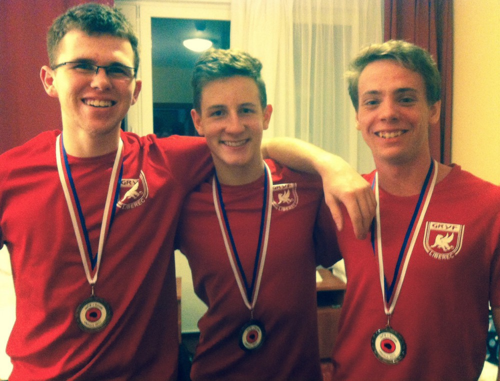 Bronzoví medailisté z kumite_zleva Kuba Kočí, Vojta Boháč a Filip Dittrich