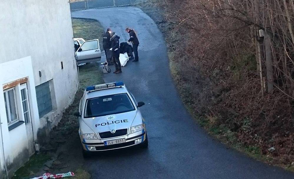 Vyšetřování vyloučilo podíl další osoby na smrti muže z Mníšku