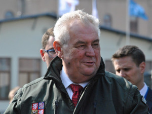 Politici ČSSD kritizují Zemanův výrok o samopalu kalašnikov