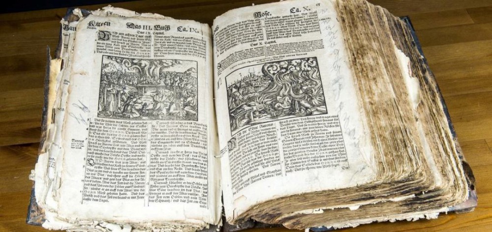 Malé muzeum Bible se včera slavnostně otevřelo pro návštěvníky v Pelhřimově.