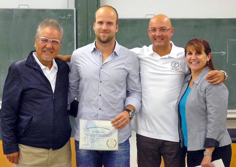 Doktor Kenzo Kase, zakladatel metody Kinesio Tape®, Michal Peroutka, Stefano Frassine a Graceann Forrester