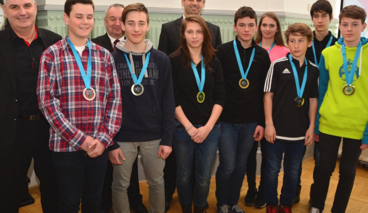 Hejtman Jiří Zimola přivítal na krajském úřadě medailisty ze zimní olympiády dětí a mládeže
