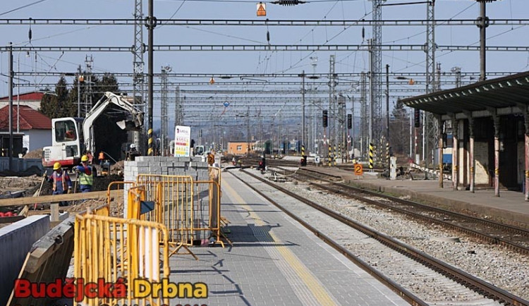 Jak stát staví sen – železniční koridory měly sloužit v r. 2010, možná budou hotovy v r. 2021