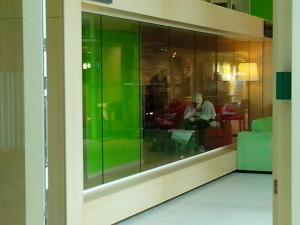 Bruselem otřásla série útoků na letišti a v metru, jsou oběti. Foto:Jan Služevský