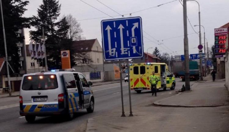 Policie hledá svědky středeční nehody, při které byl sražen cyklista