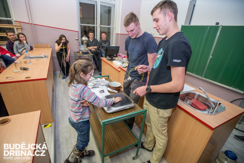 Noc mladých vědců a umělců