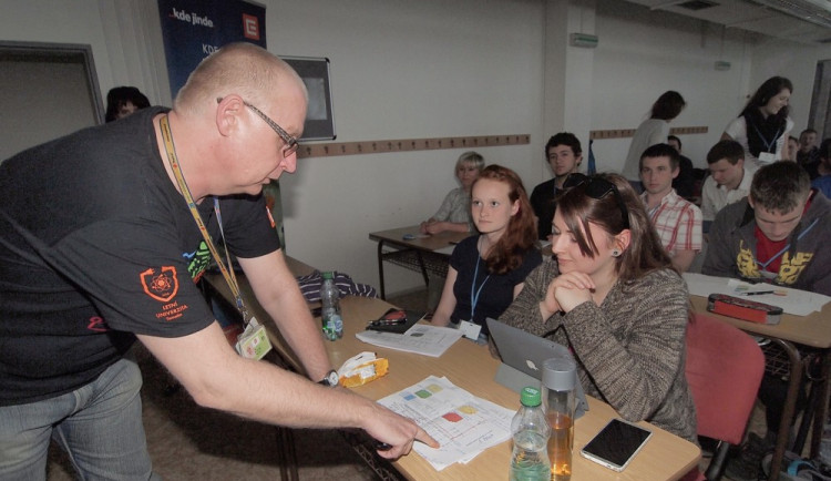 V Temelíně bude maturitu skládat osm desítek středoškoláků