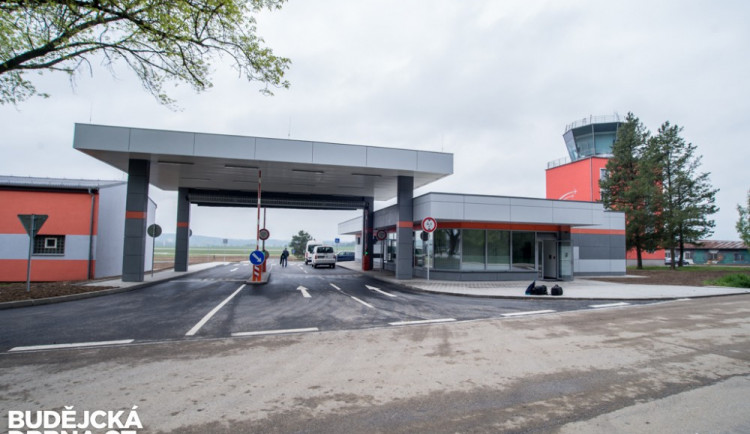 Budějcké letiště prošlo další rekonstrukcí. Dráha může nově přijímat větší dopravní letadla