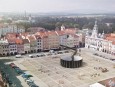 Výstava Vnímání zahalí na měsíc Samsonovu kašnu a spojí ji s Domem umění