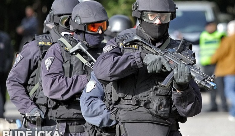 Policie si vyšlápla na klíčové dealery pervitinu