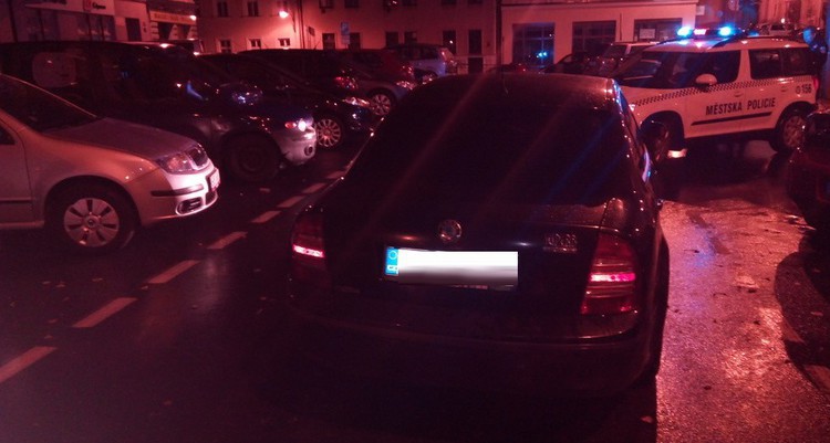 Jízda opilé partičky skončila po pár metrech. Řidič nadýchal více než 1,5 promile