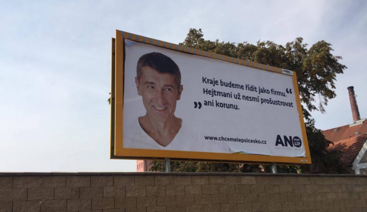 KOMENTÁŘ: Proč krajské volby nikoho nezajímají?