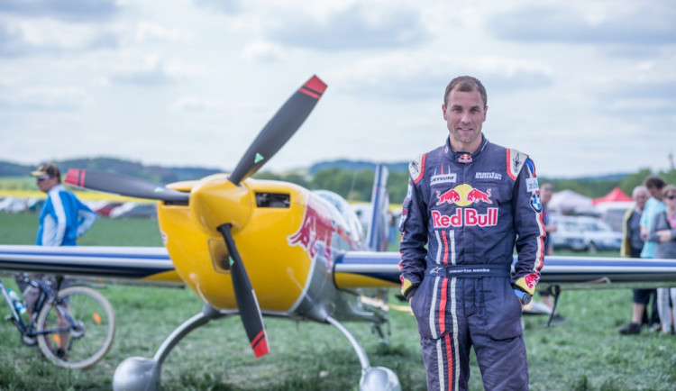 Kariéru, kterou budujete sedmnáct let, nemůžete zahodit, říká o konci v armádě pilot Martin Šonka