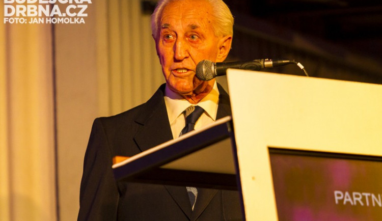 Zemřel legendární hokejista František Vacovský
