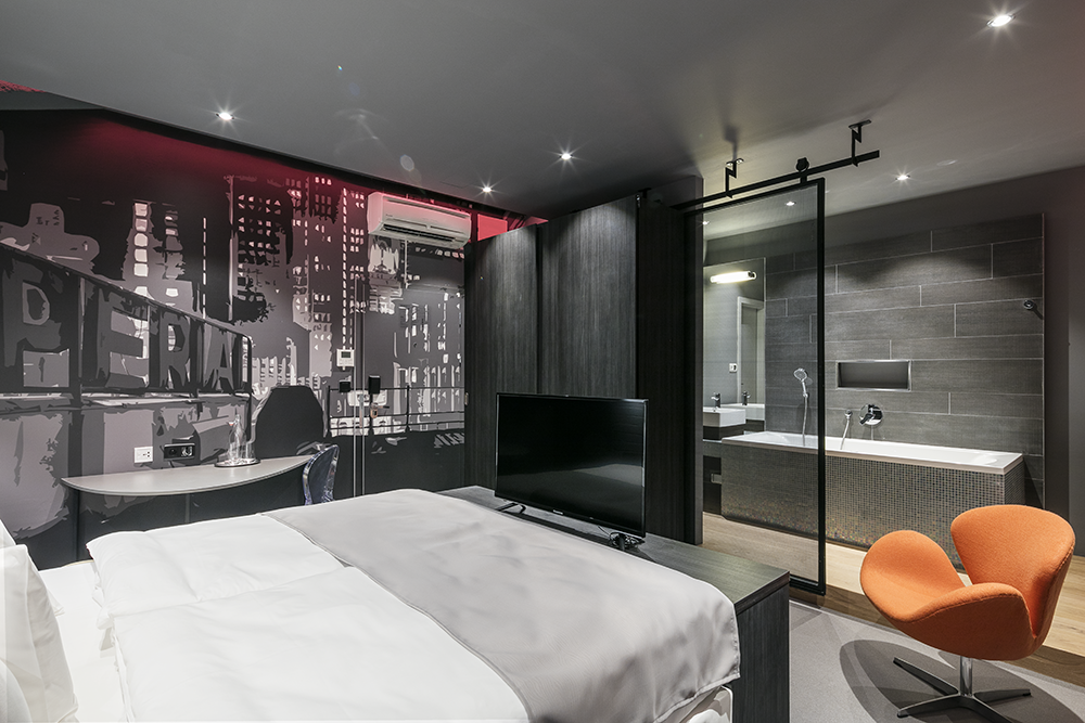 Imperial - pokoj 320 - On the Roof - Vít Janečka