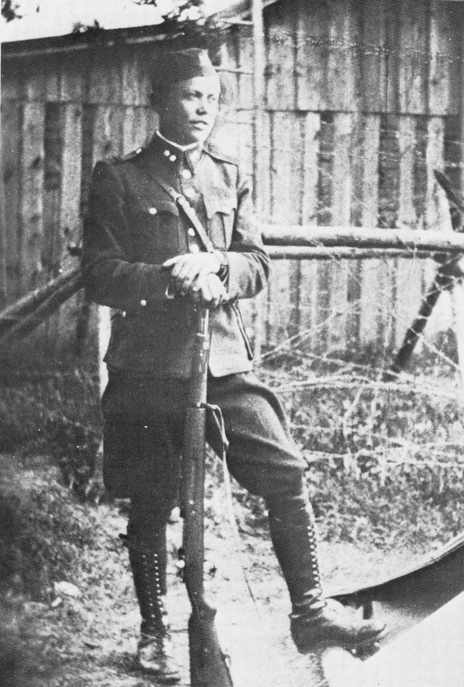 Dozorce finanční stráže Ladislav Krch na stanovišti SOS u Českého Heršláku, krátce před svým zraněním