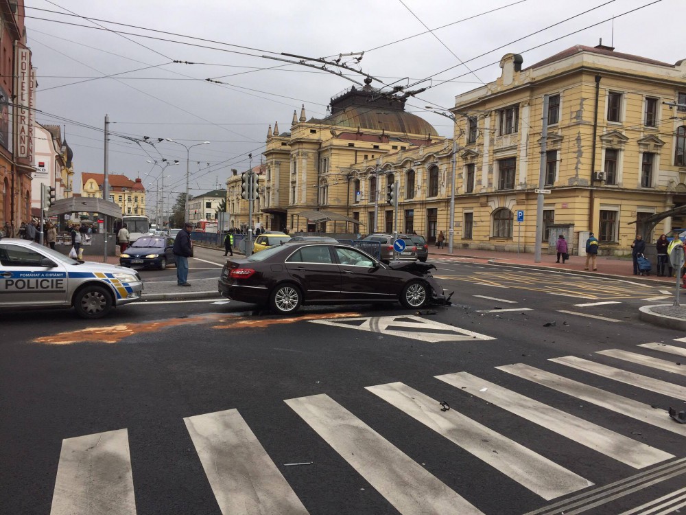 Nehoda na křižovatce Žižkovy a Nádražní