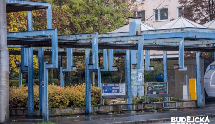Přístřešky na Pražské nezmizí. Architekt města i zastupitelé s nimi počítají