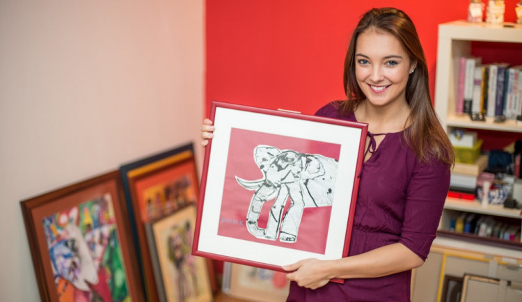 Odpočinu si o Vánocích, teď jsou důležitější věci, říká organizátorka Andělské aukce Barbora Povišerová