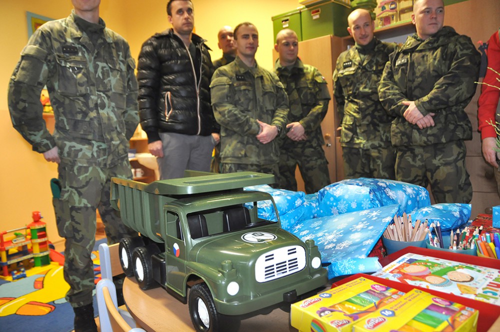 Na dětském oddělení liberecké nemocnice se již nadělovaly dárky