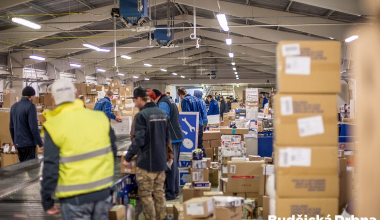 Vánoční dárky nosí Ježíšek. Jeho velkým pomocníkem ale je PPL