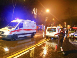 Desítky mrtvých včetně cizinců po střelbě na diskotéce v Istanbulu