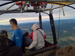 Třináct splněných přání převážně nemocným dětem - od letu balónem přes módní molo až po operu