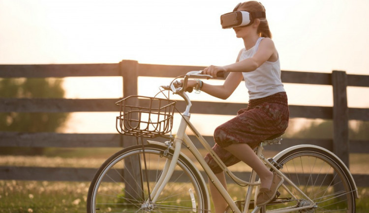 KOMENTÁŘ: Buďme více reální než virtuální