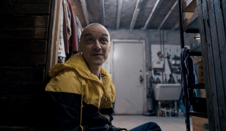 FILMOVÉ PREMIÉRY: M. Night Shyamalan opět děsí! Rozpolcený vstupuje na scénu