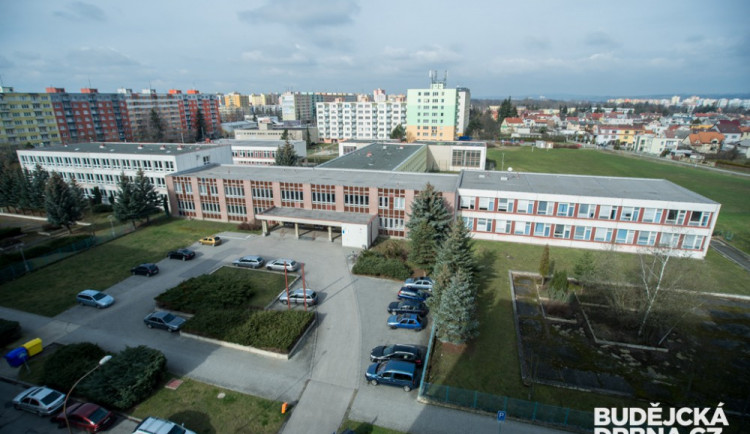 Školní třídy je třeba pravidelně větrat i v tomto mrazivém počasí