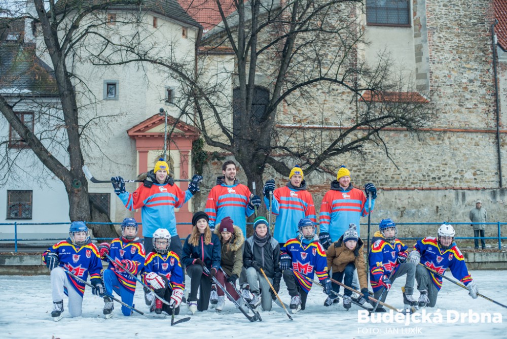 Hokejisté hráli s fanoušky a dětmi na slepém rameni Malše