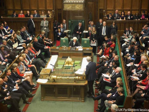 Britský parlament podpořil zahájení jednání o brexitu