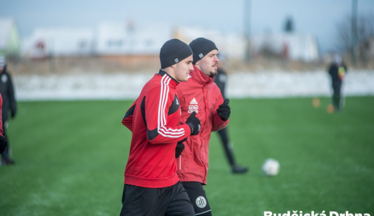 Áčko Dynama remizovalo se Žižkovem 1:1. Juniorka prohrála 0:3