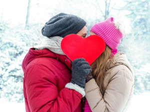 Na Valentýna se nejvíce utrácí na poslední chvíli, jen desetina Čechů se seznámila na internetu