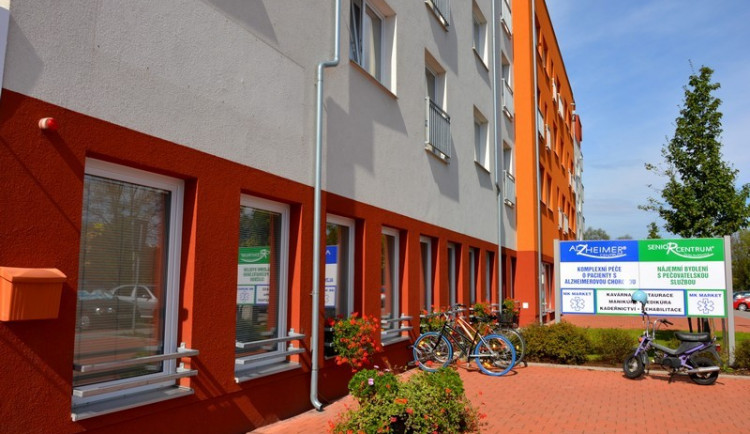 SOUTĚŽ: Budějcké Alzheimercentrum a Seniorcentrum pořádá svůj první ples