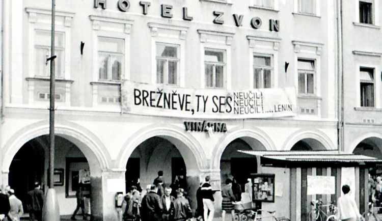 DRBNA HISTORIČKA: Hotel Zvon na náměstí představoval malé centrum aktuálních zpráv