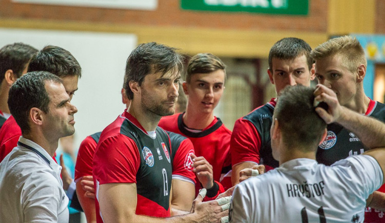 Fila musí na operaci menisku, Gevert má podvrtnutý kotník. Ani jeden v klubu nekončí