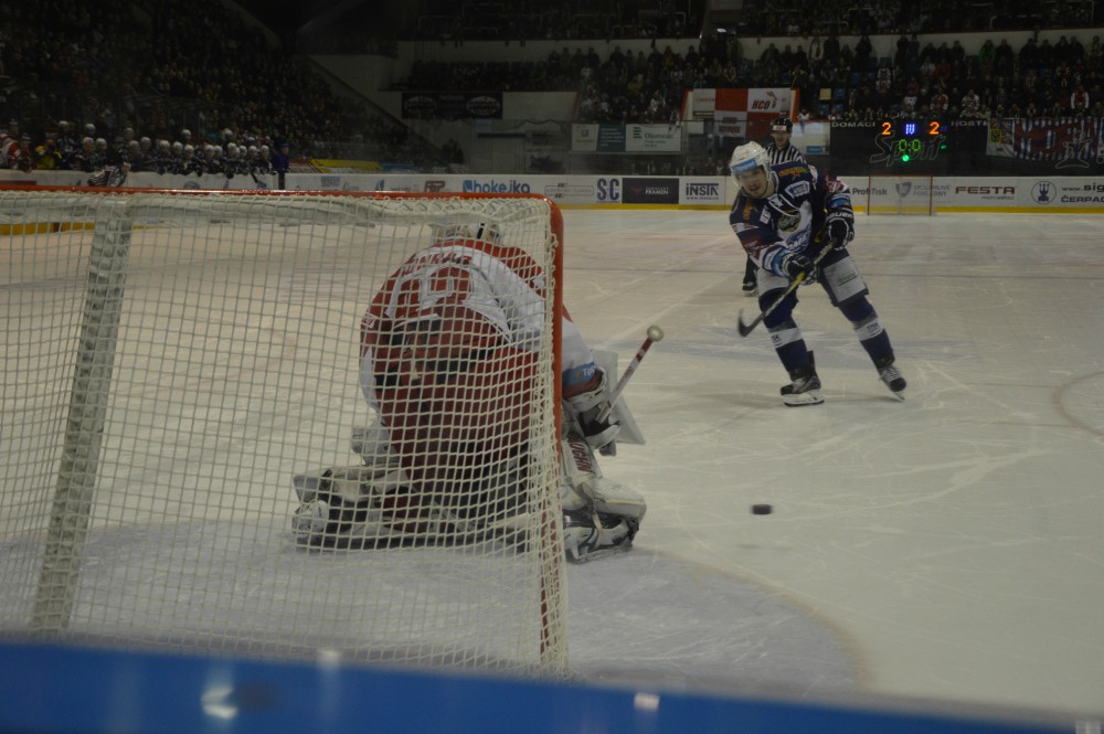 Mora dlouho bojovala o postup do předkola play-off. Vítězství v nájezdech ale bylo málo