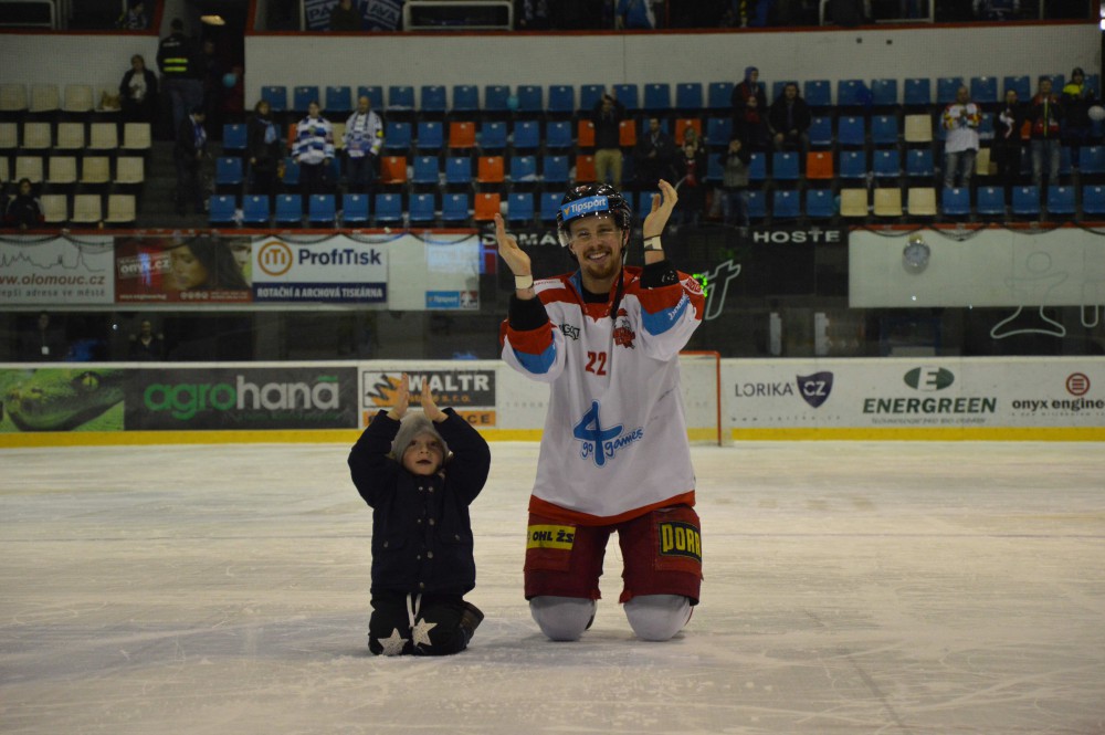Mora dlouho bojovala o postup do předkola play-off. Vítězství v nájezdech ale bylo málo