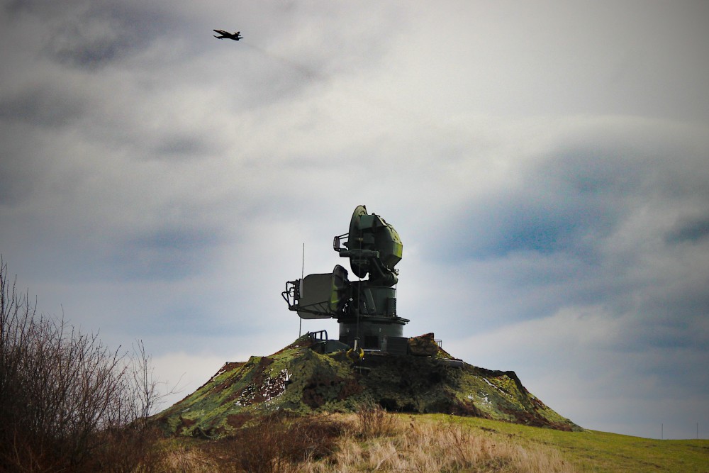 Vojáci se zdokonalují v zachytávání a fiktivním ničení vzdušných cílů. Nepřítele jim simulují bojové letouny z čáslavské základny