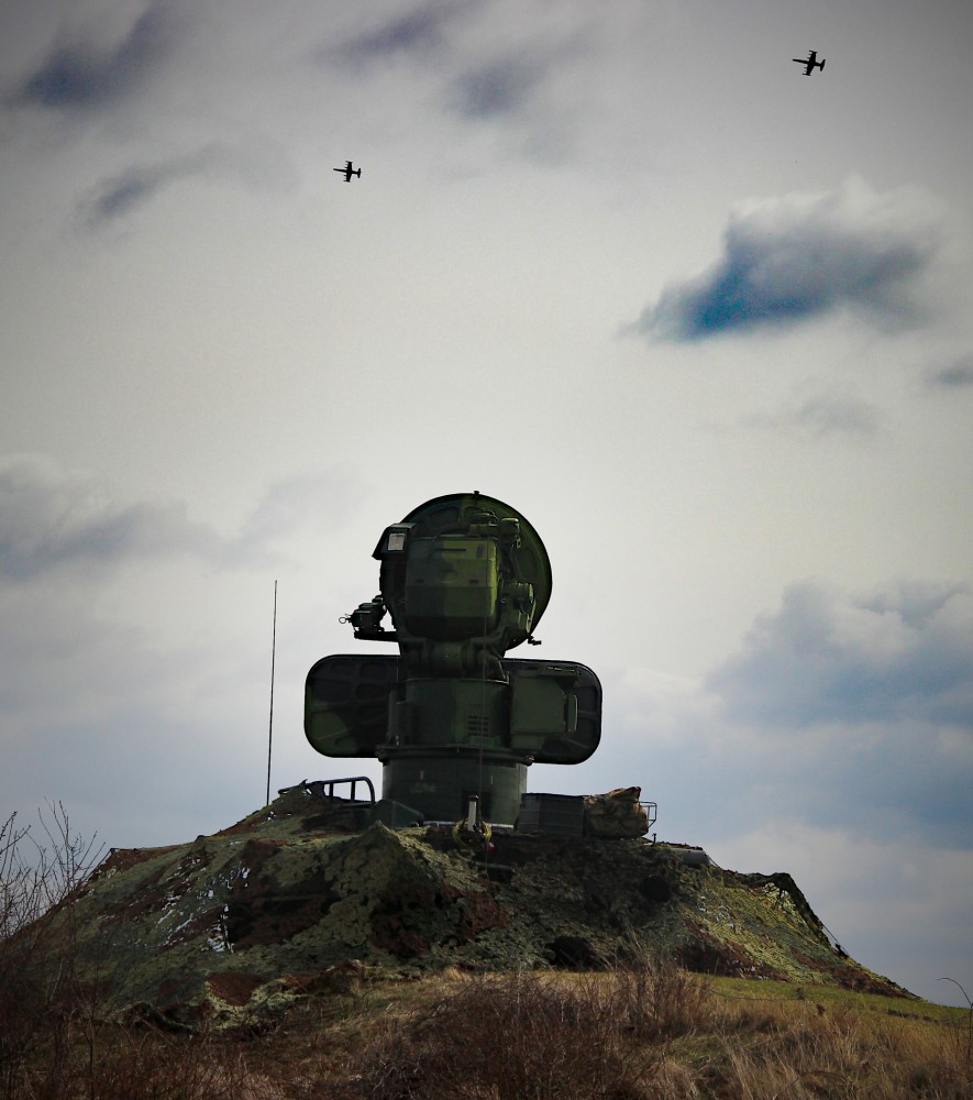 Během přípravy na bojové střelby využívají vojáci intenzivní letové úsilí na letecké základně v Čáslavi.