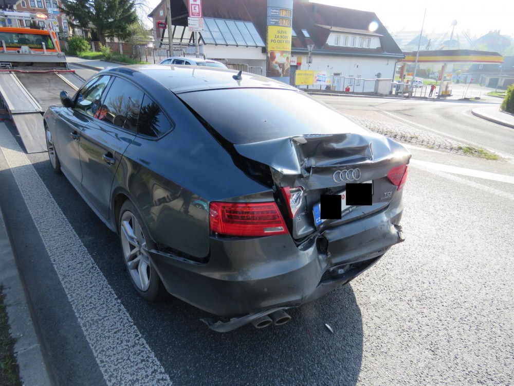 Audi A5 s pochroumaným zadkem