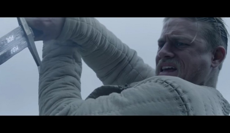 FILMOVÉ PREMIÉRY: Král Artuš: Legenda o meči a Pád