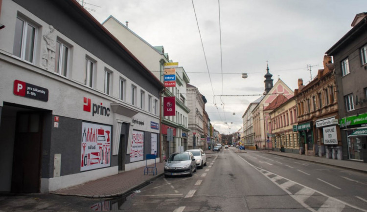 LED svítidla postupně rozsvěcují město
