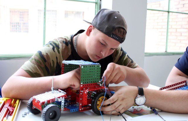 Technickou soutěž „Stavíme z Merkuru“ ovládlo kvarteto z Náměště nad Oslavou